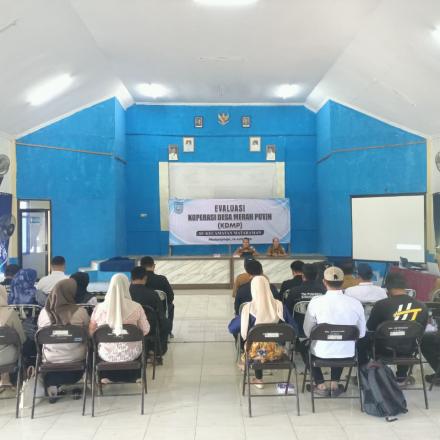 Pambakal Gunung Ulin Bersama Pengurus KDMP Ikuti Evaluasi Se-Kecamatan Mataraman